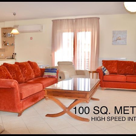 Giorgos Large Size Apartments -Family Friendly With Free Parking And Yard Views Ираклио Екстериор снимка