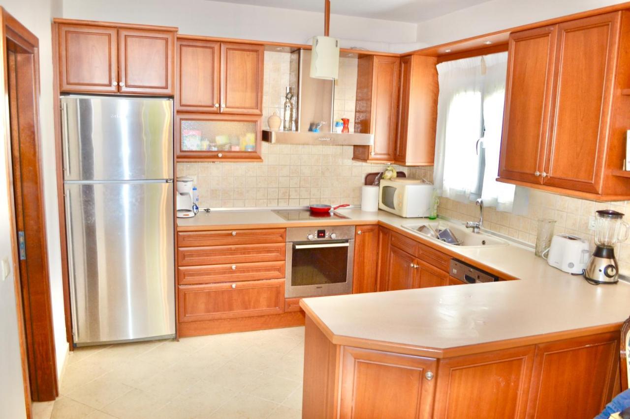 Giorgos Large Size Apartments -Family Friendly With Free Parking And Yard Views Ираклио Екстериор снимка