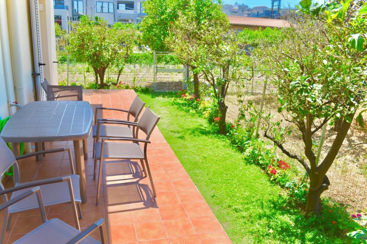 Giorgos Large Size Apartments -Family Friendly With Free Parking And Yard Views Ираклио Екстериор снимка